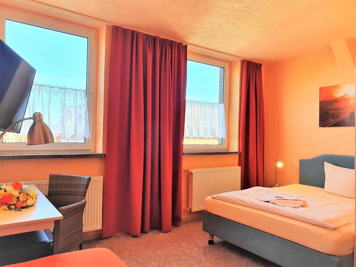 Hotel-Pension Gruene Linde Delitzsch Εξωτερικό φωτογραφία