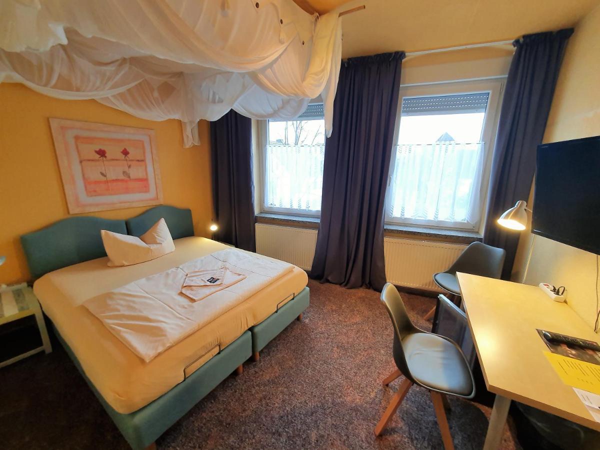Hotel-Pension Gruene Linde Delitzsch Εξωτερικό φωτογραφία