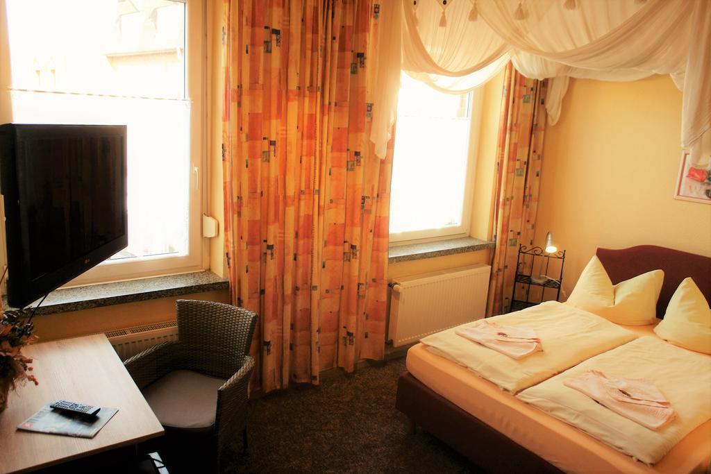 Hotel-Pension Gruene Linde Delitzsch Δωμάτιο φωτογραφία