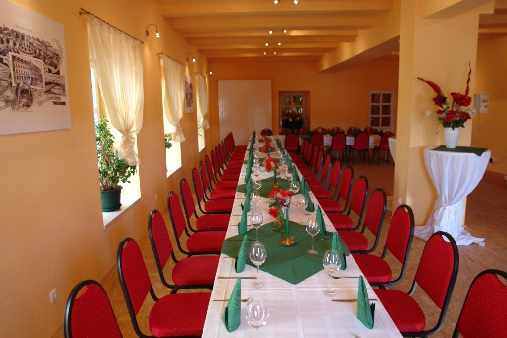 Hotel-Pension Gruene Linde Delitzsch Εξωτερικό φωτογραφία