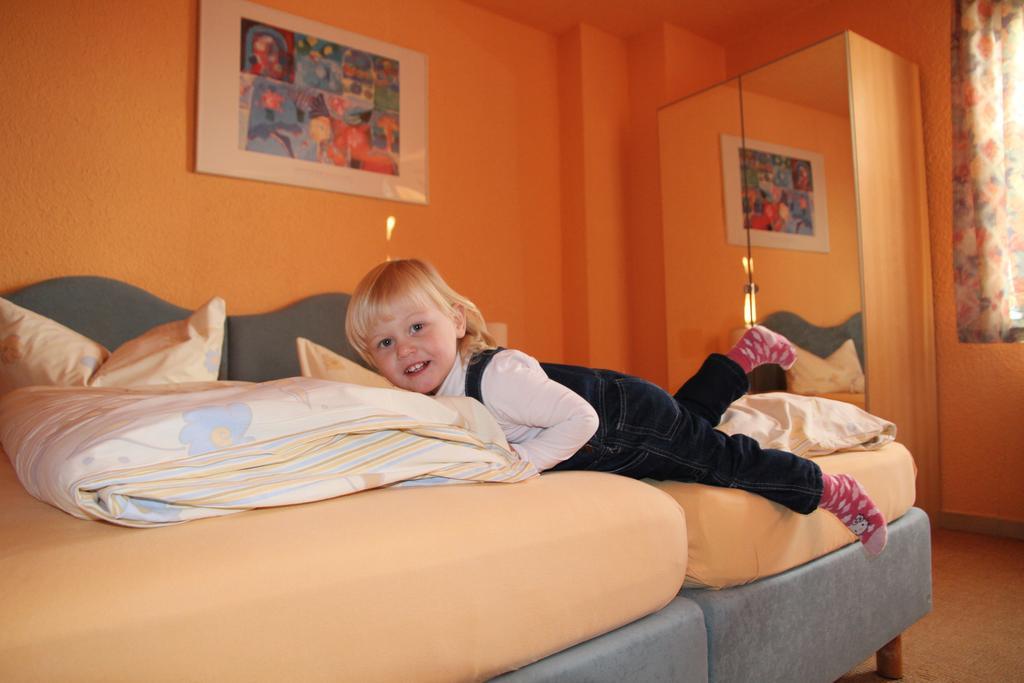 Hotel-Pension Gruene Linde Delitzsch Δωμάτιο φωτογραφία