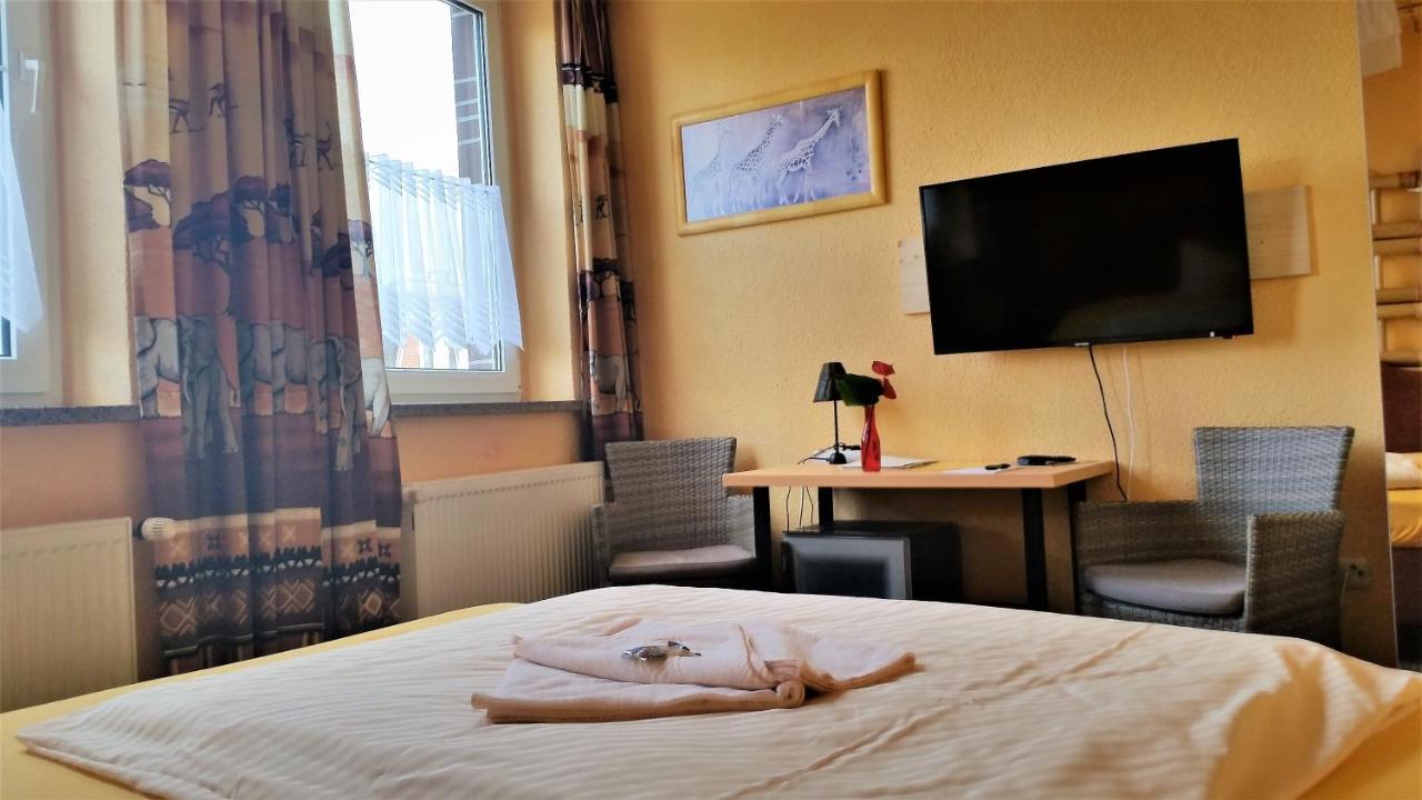Hotel-Pension Gruene Linde Delitzsch Εξωτερικό φωτογραφία